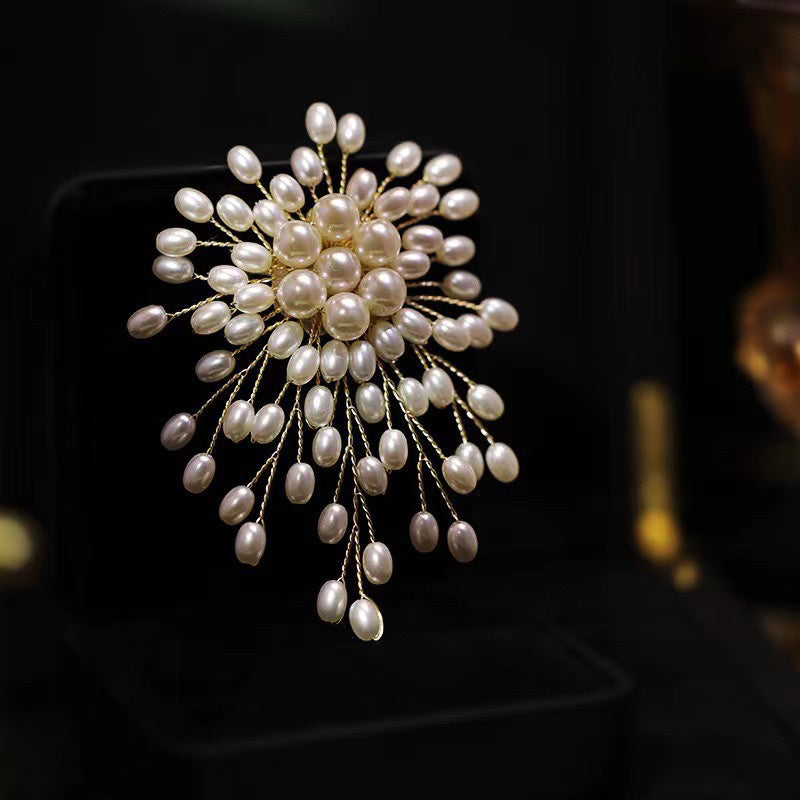 Ladies' High-end Exquisite Handmade Pearl Brooch